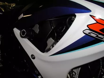 Слайдеры BikeDesign CPSU-019-B для мотоциклов SUZUKI GSXR600/750 '06-07